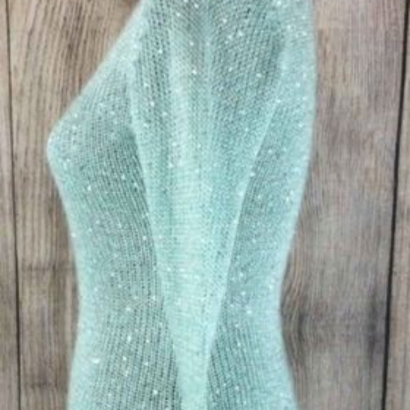 Beautiful Sweaters With Tiny Sequins. - Picture 6 of 16